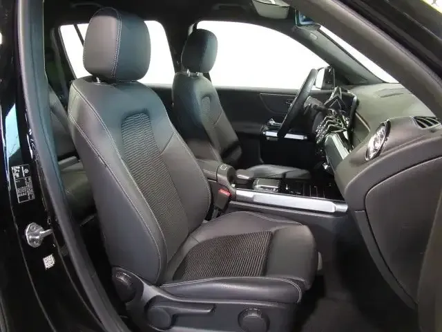 Mercedes-Benz GLB 220