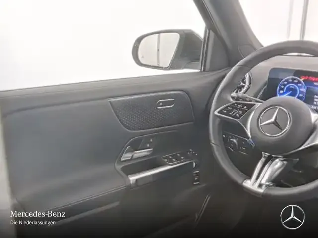 Mercedes-Benz EQB 300