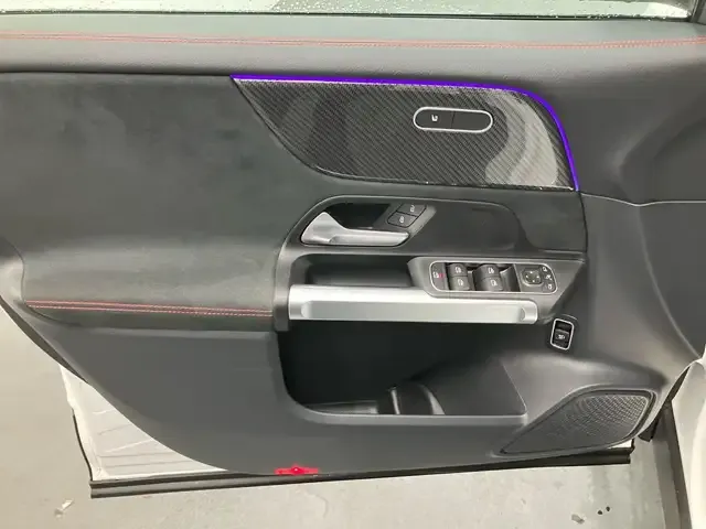 Mercedes-Benz GLB 220