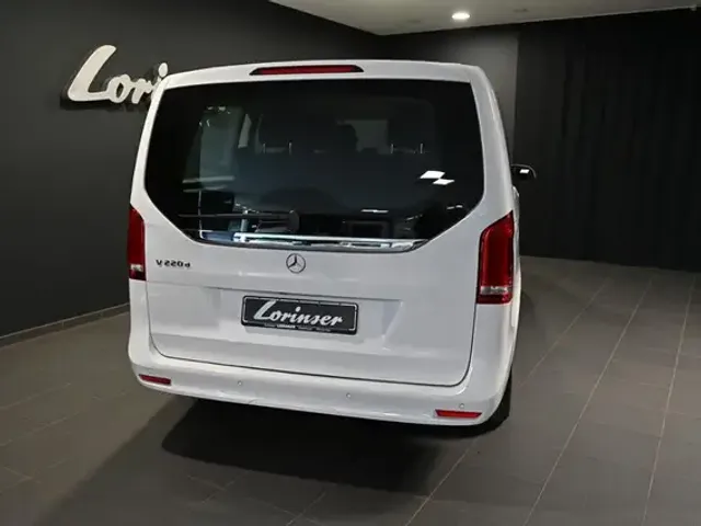 Mercedes-Benz V 220