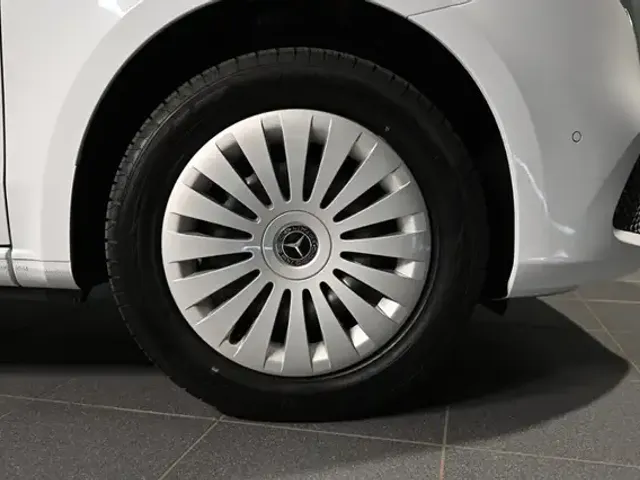Mercedes-Benz V 220
