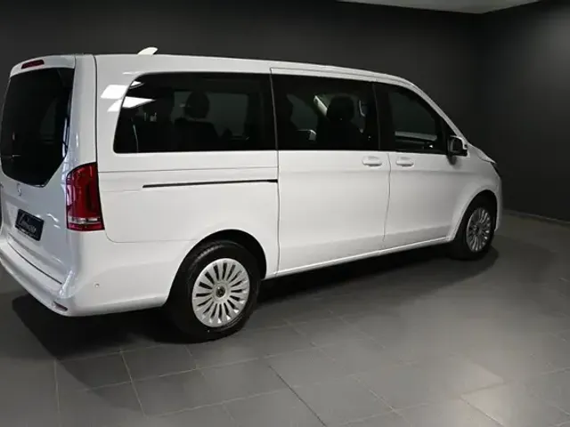Mercedes-Benz V 220