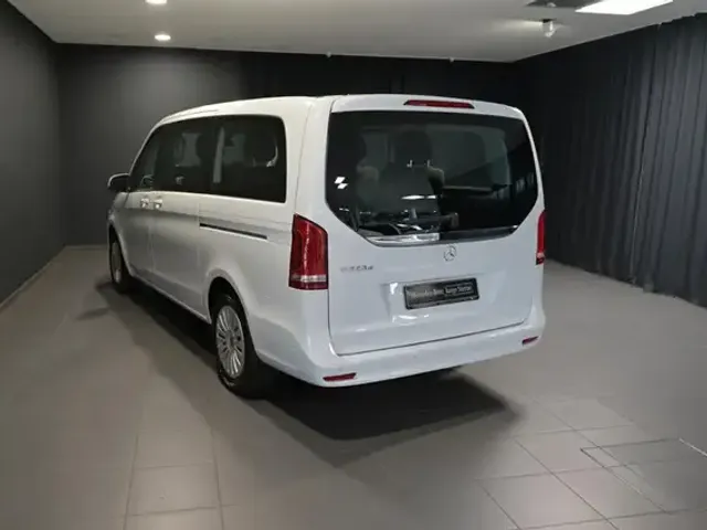 Mercedes-Benz V 220