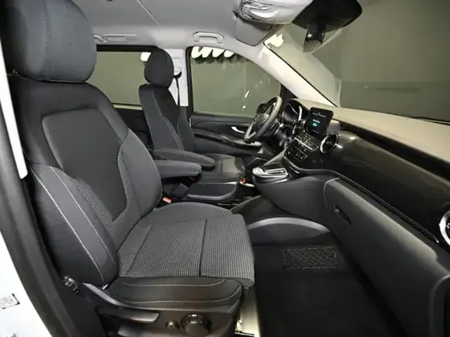 Mercedes-Benz V 220