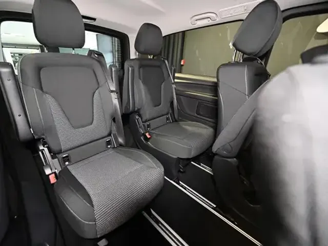 Mercedes-Benz V 220