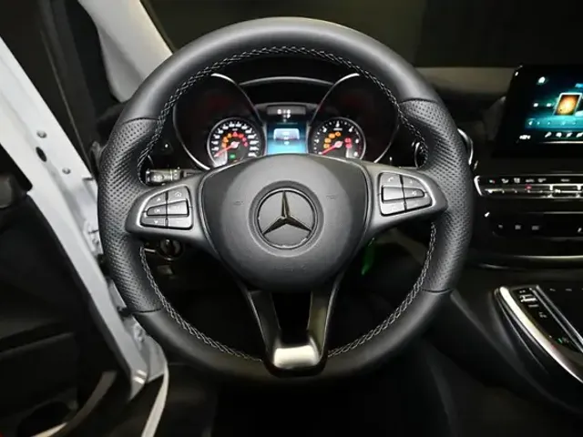 Mercedes-Benz V 220