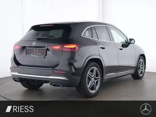 Mercedes-Benz GLA 220