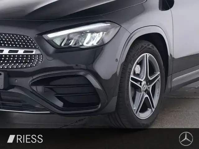 Mercedes-Benz GLA 220