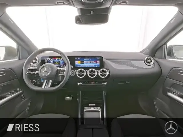 Mercedes-Benz GLA 220