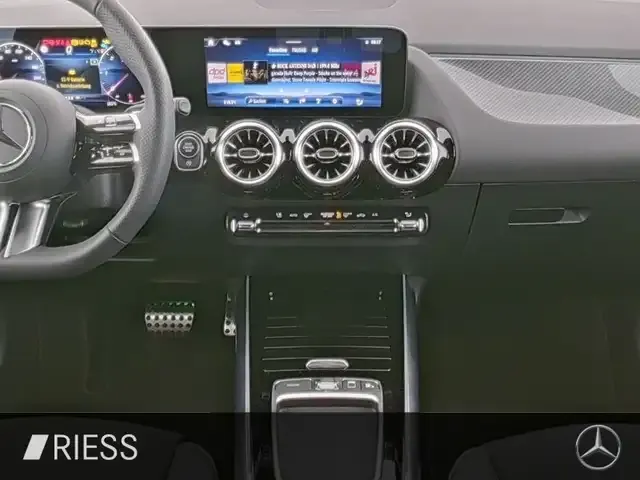 Mercedes-Benz GLA 220
