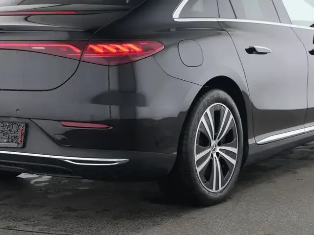 Mercedes-Benz EQE 300