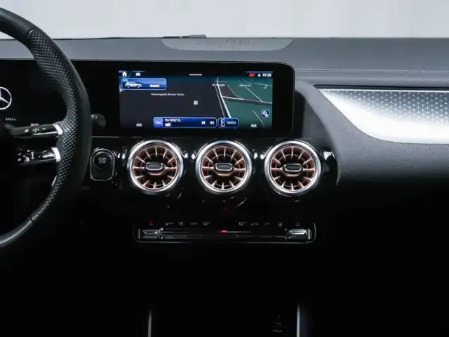 Mercedes-Benz EQA 300