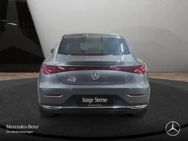 Mercedes-Benz EQE 300