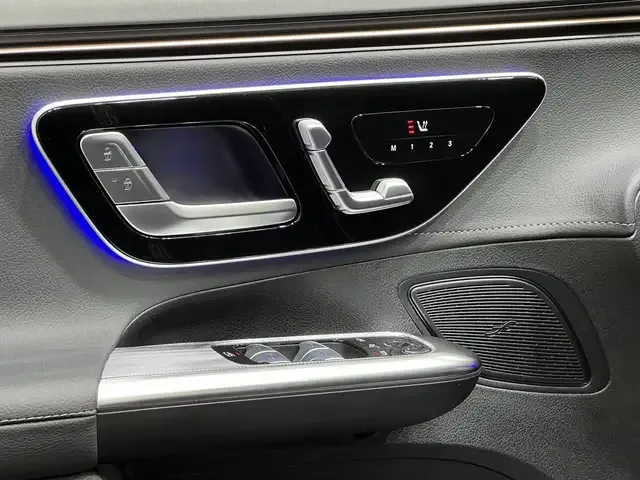 Mercedes-Benz EQE 300
