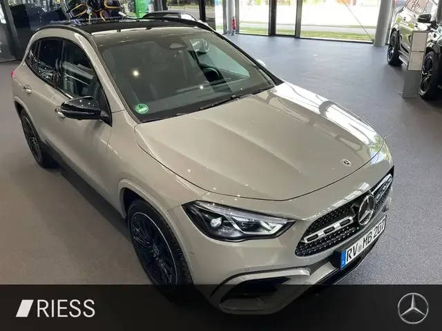 Mercedes-Benz GLA 200