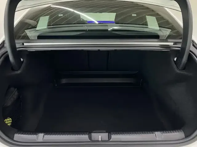 Mercedes-Benz EQE 300