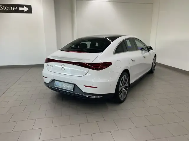 Mercedes-Benz EQE 300