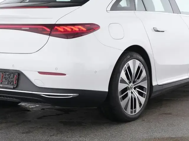 Mercedes-Benz EQE 300