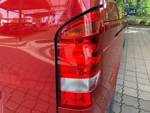 Mercedes-Benz V 220