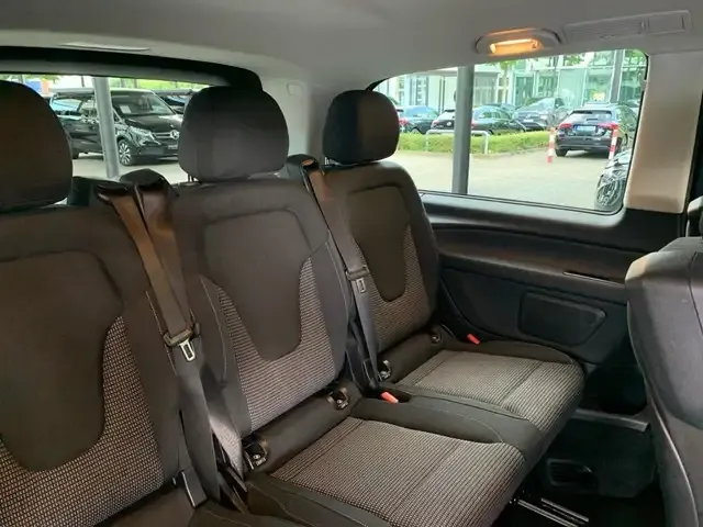 Mercedes-Benz V 220