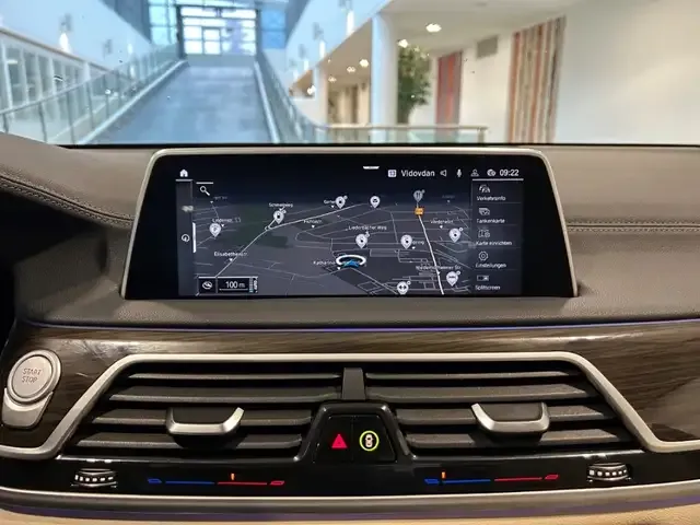 BMW 745
