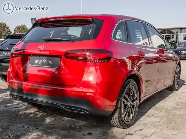 Mercedes-Benz B 180