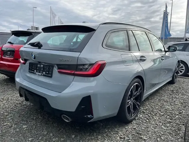 BMW 330