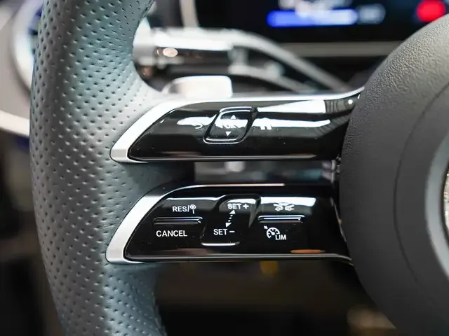 Mercedes-Benz EQE 300