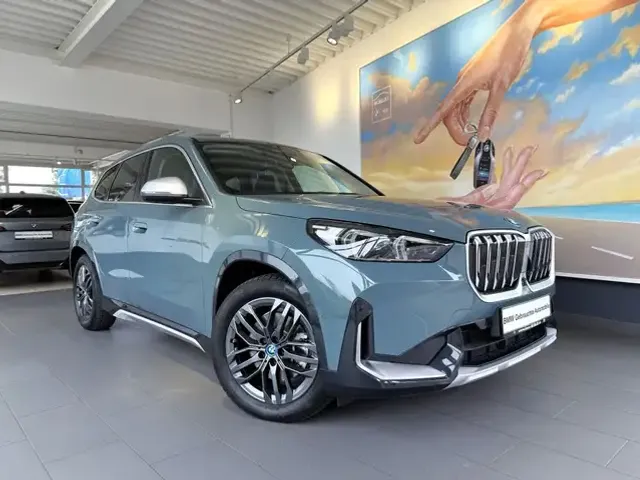 BMW iX1