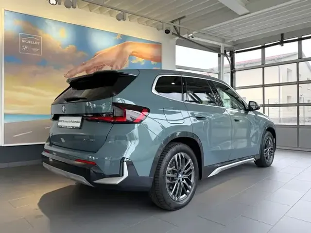 BMW iX1