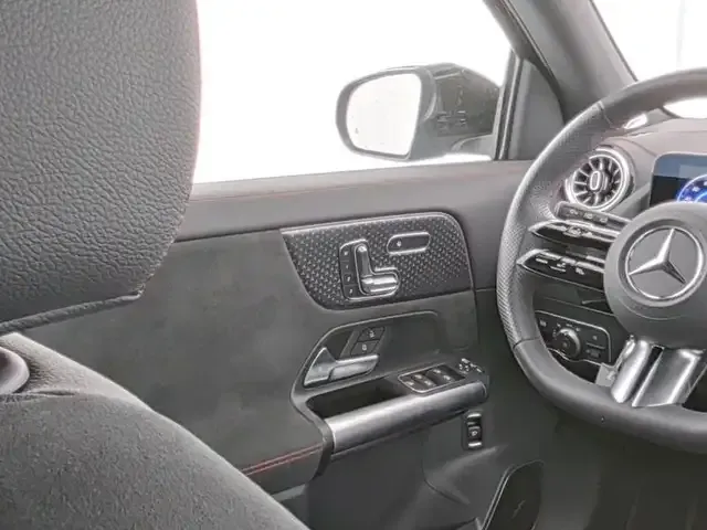 Mercedes-Benz EQA 300