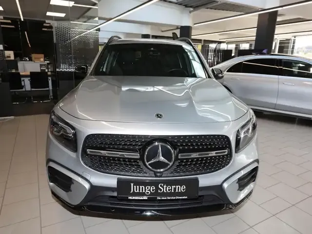 Mercedes-Benz GLB 200