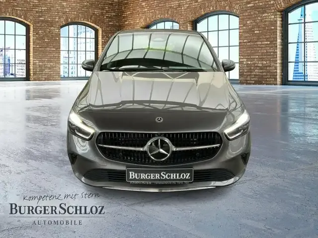 Mercedes-Benz B 180