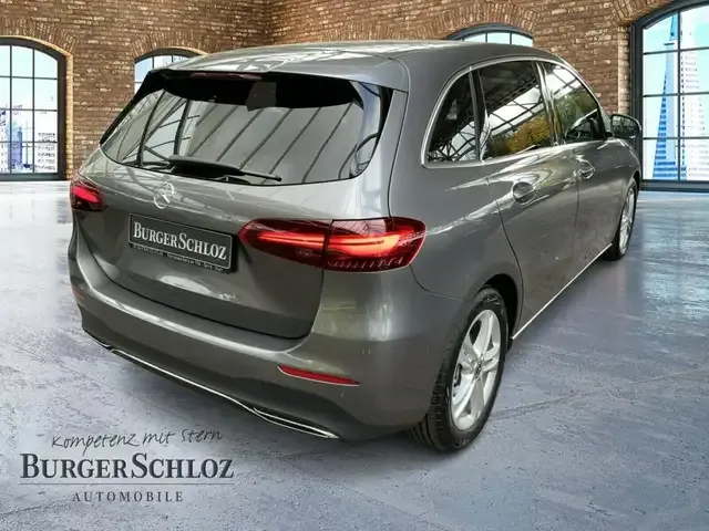Mercedes-Benz B 180
