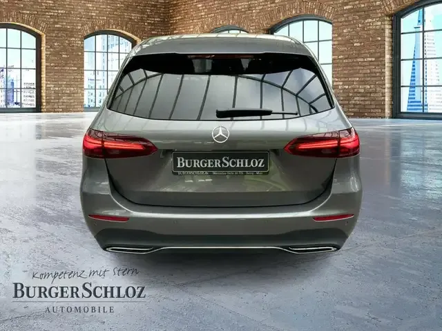Mercedes-Benz B 180