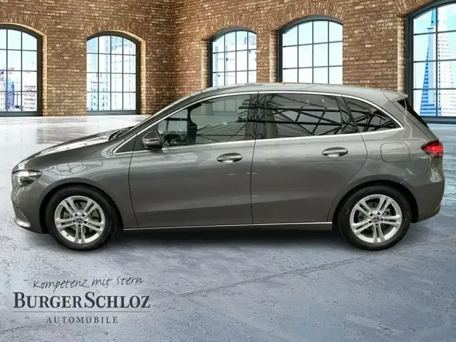 Mercedes-Benz B 180