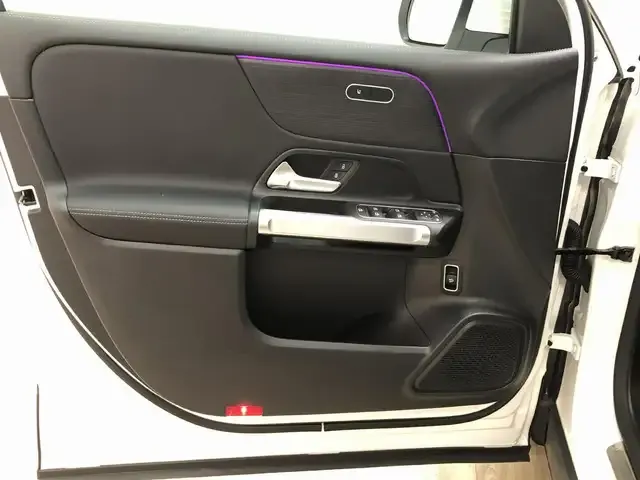 Mercedes-Benz EQB 300