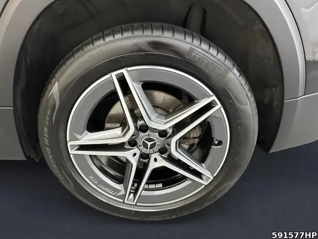 Mercedes-Benz GLB 220