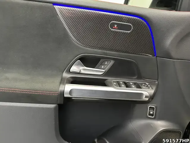 Mercedes-Benz GLB 220