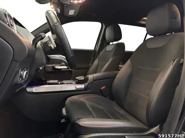 Mercedes-Benz GLB 220