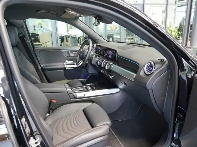 Mercedes-Benz EQB 300