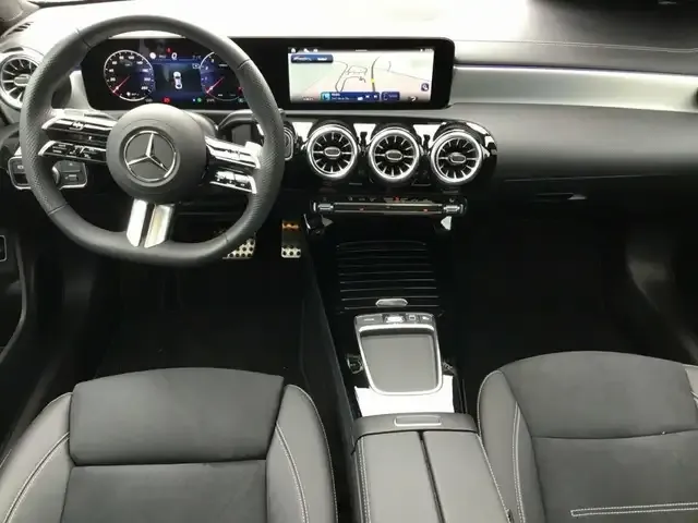 Mercedes-Benz CLA 180