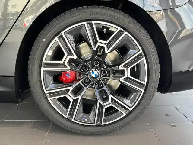BMW i5