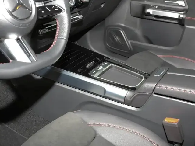 Mercedes-Benz GLB 180