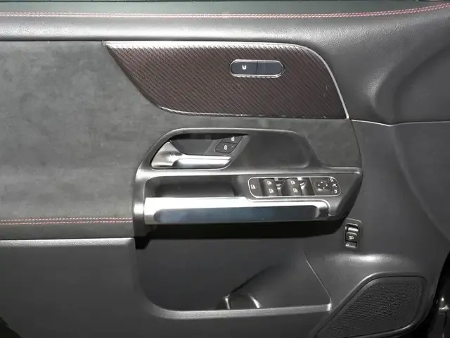 Mercedes-Benz GLB 180