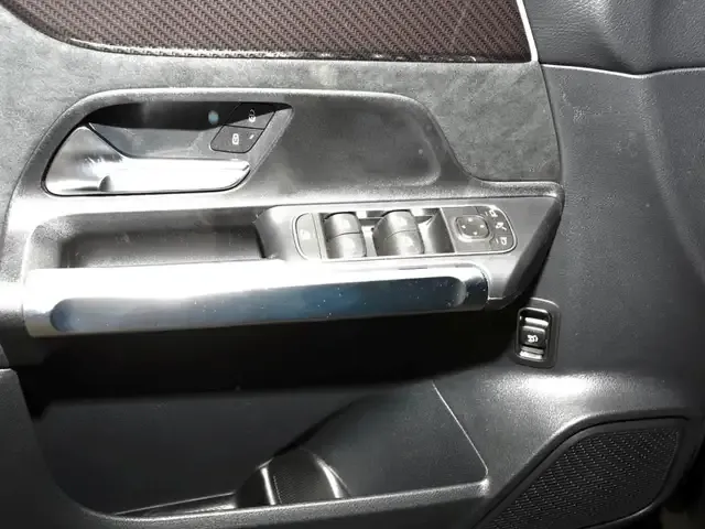 Mercedes-Benz GLB 180