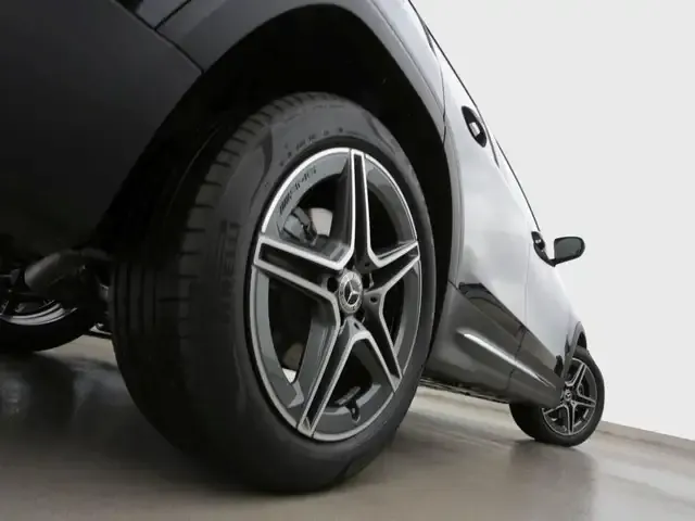 Mercedes-Benz GLB 180