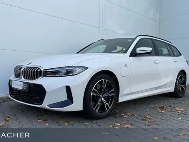 BMW 330
