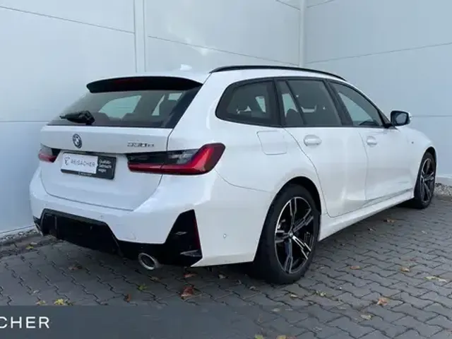 BMW 330