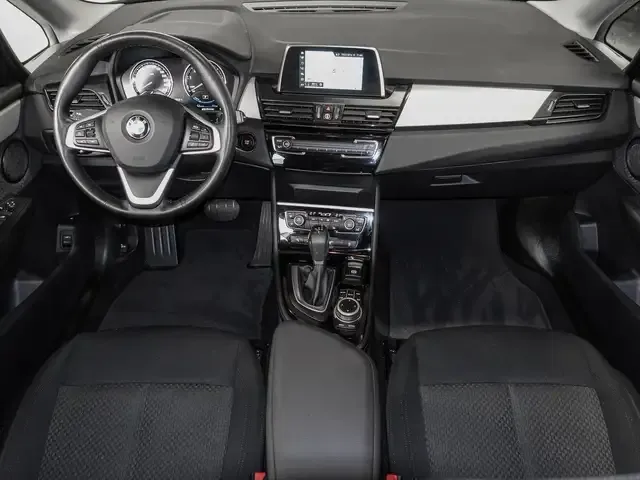 BMW 225